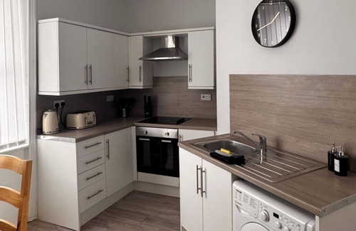 Newcastle-upon-Tyne House | Grantham House - Sleeps 6 - Pet friendly - Parking