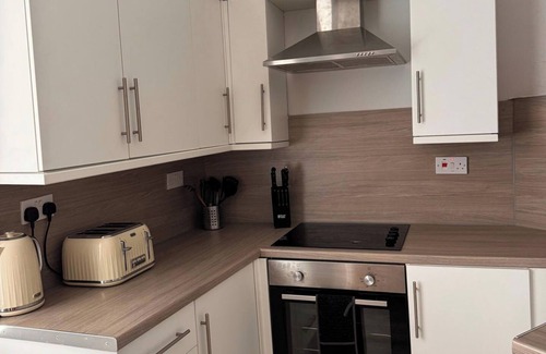 Newcastle-upon-Tyne House | Grantham House - Sleeps 6 - Pet friendly - Parking
