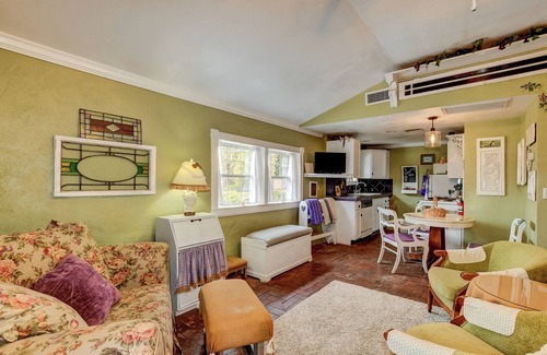 Prescott Cottage | Grape House Downtown