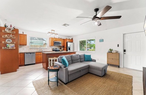 Jupiter House | Grateful Gatherings & Ocean Breezes Await This Thanksgiving