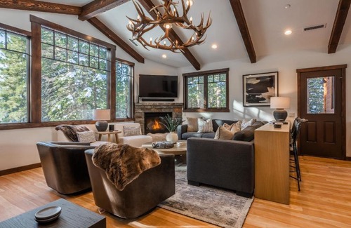 Mammoth Lakes House | Gray Bear #86 home