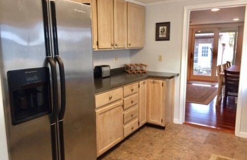 Lewes House | Gray Cottage - roomy and one block from Lewes Bay