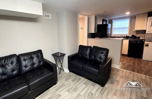 Macon Apartment | Gray Gummy Bear (Perfect for traveling nurses) 👩