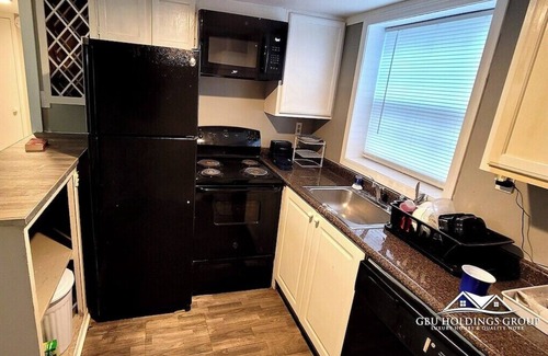 Macon Apartment | Gray Gummy Bear (Perfect for traveling nurses) 👩