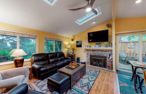 Manzanita House | Gray Whale Cove MCA 935