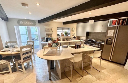 Monmouth House | Grd 2 listed Georgian Town House