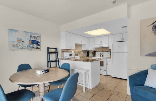 Avalon Beach Estates Condo | Great 1 Bedroom at Summer Breeze!