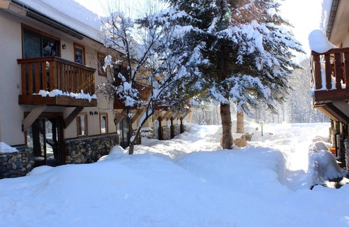 Ketchum Condo | Great 1 (plus) bedroom condo. This is the best location in Ketchum!
