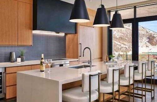 Snowmass Village Apartment | Great 3 Bedroom Condo, Great Amenities, Ski/In/Out