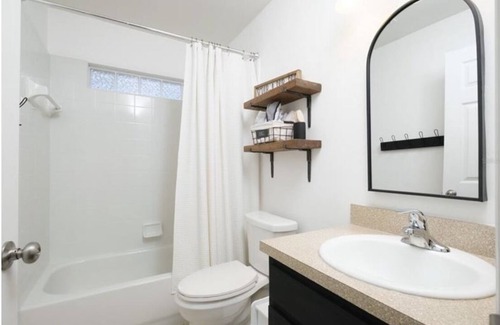 Gainesville House | GREAT 3bed 3ba & 2 balconies. Entire HOME. Best area Gainesville. Amazing views