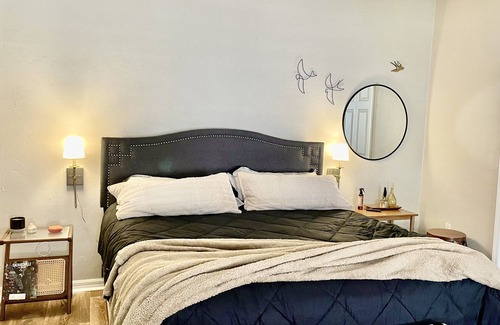 Gainesville House | GREAT 3bed 3ba & 2 balconies. Entire HOME. Best area Gainesville. Amazing views