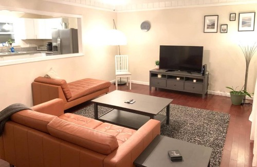 Powell House | Great 3BR with Man-cave in the ‘Burbs
