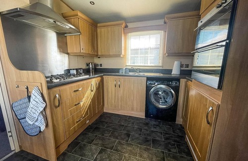 Lowestoft House | Great 4 berth caravan for hire in Suffolk at North Denes, ref 40149ND