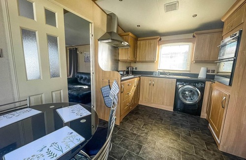Lowestoft House | Great 4 berth caravan for hire in Suffolk at North Denes, ref 40149ND
