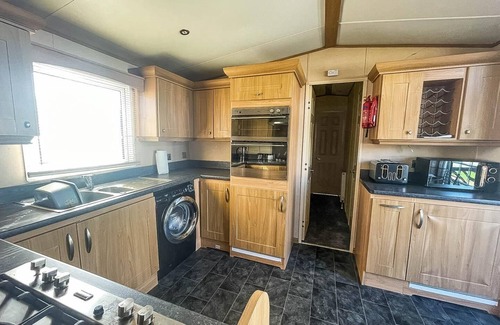 Lowestoft House | Great 4 berth caravan for hire in Suffolk at North Denes, ref 40149ND