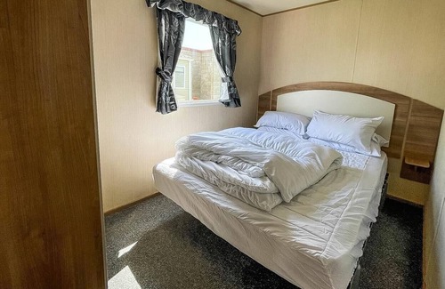 Walton on the Naze House | Great 8 berth caravan at Naze Marine Holiday Park ref 17278C