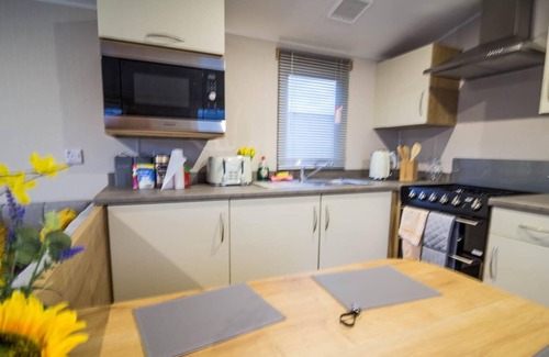 Clacton-on-Sea House | Great 8 berth caravan with decking at Valley Farm, ref 46238PL