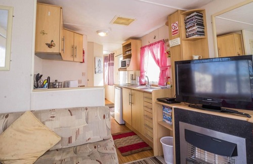 Skegness House | Great 8 berth caravan for hire at Southview Holiday Park in Skegness ref 33025E