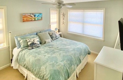 Pine Orchard House | Great ACADEMIC RENTAL - Water Views & Prvt Beach- Ideal for Families