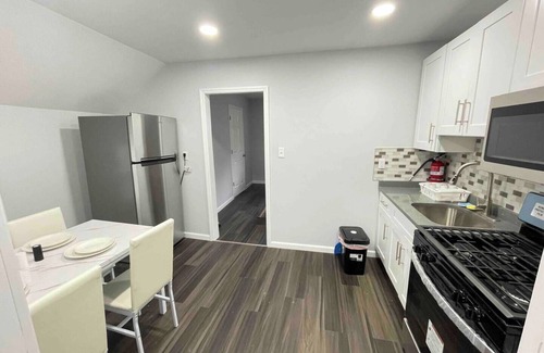 Ampere Apartment | Great Apartment 35 min to NYC & 15 to EWR Airport