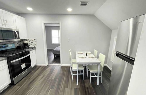 Ampere Apartment | Great Apartment 35 min to NYC & 15 to EWR Airport