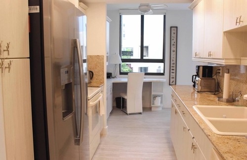Key Biscayne Condo | Great Apartment on Key Biscayne, in an exclusive condo with private beach access