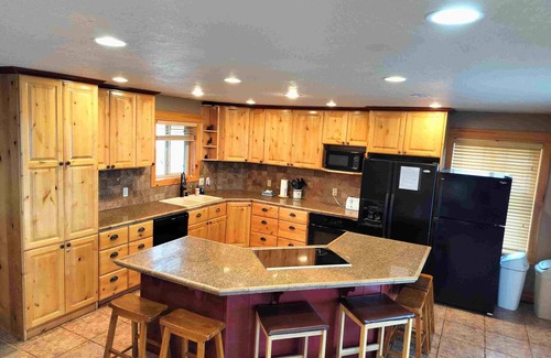 Harbor Village Cabin | Great area for Fall getaway! Great view, Game Room, Foam Pit, Rock wall.