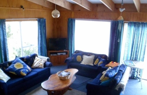 Amodeo Bay House | Great bach above the beach - Driftwood