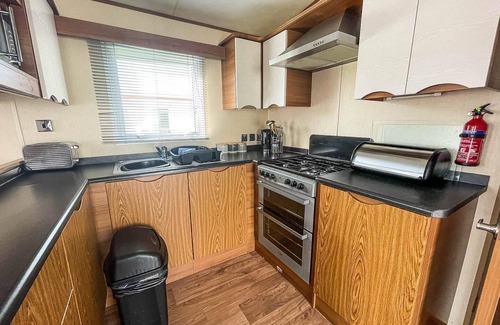 Skegness House | Great caravan with decking Southview Holiday Park in Skegness ref 33183V