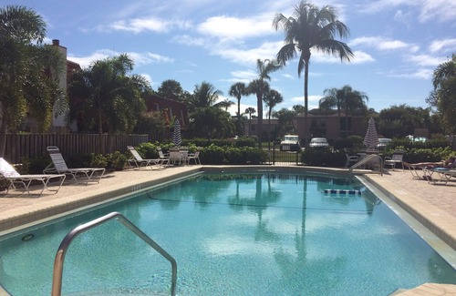 Iona House | Great Community - Iona/McGregor Corridor - Close to Beaches - Poolside Townhome