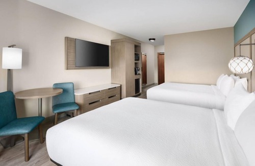 Marathon Hotel | Great Deal! Pool, Free Grab-and-Go Breakfast, Family Vacation