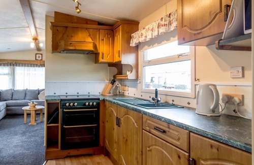 Lowestoft House | Great dog friendly caravan for hire at North Denes in Suffolk ref 40068ND
