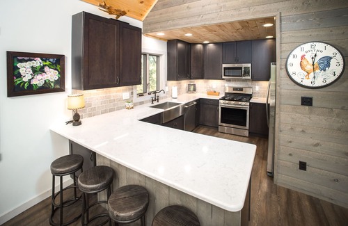 Boone House | GREAT ESCAPE, RELAX & PLAY, 9 ACRES, SUPER VIEW, 2 DECKS, FIRE PIT, TRAILS &MORE