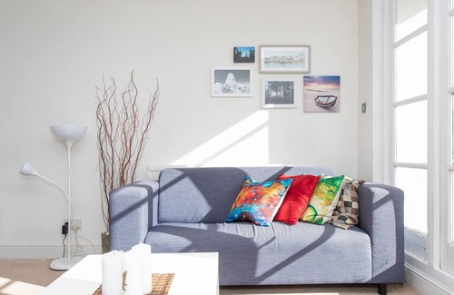 Queen's Park Apartment | Great Flat with a Fantastic Roof Terrace