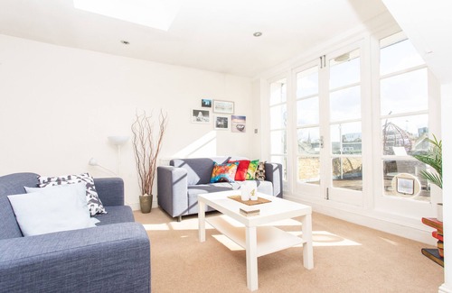 Queen's Park Apartment | Great Flat with a Fantastic Roof Terrace