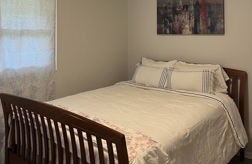 Rockford House | Great for family Cozy, Quiet and Fully Furnished Home in the Rockford area
