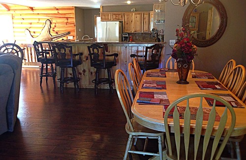 Fort Payne Cabin | Great for family vacations, weddings, And Church retreats.