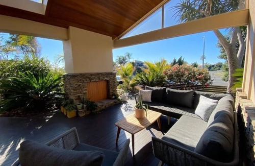 Mount Maunganui House | Great for large families & so much to do! Beach nearby, pool, spa, games room