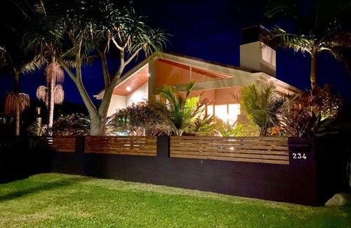 Mount Maunganui House | Great for large families & so much to do! Beach nearby, pool, spa, games room