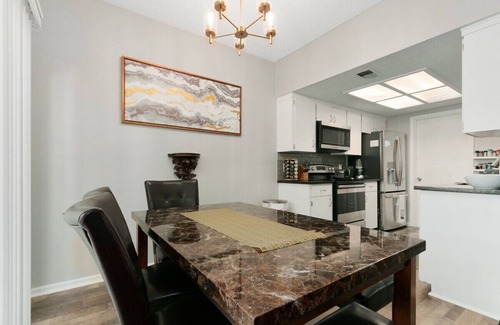 Lenexa House | Great for small groups 2BR+Tennis and Basketball