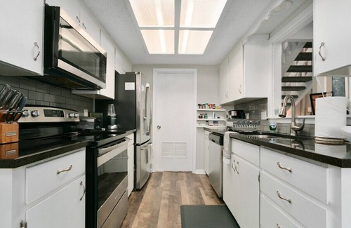 Lenexa House | Great for small groups 2BR+Tennis and Basketball