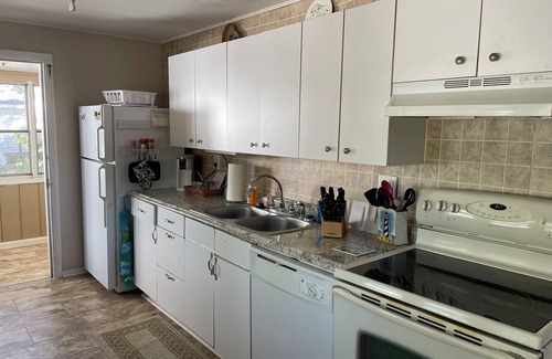 Issue Cottage | Great in-town location short walk to beach and restaurants!