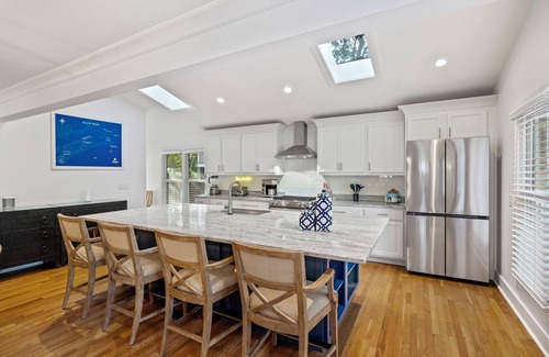 Isle of Palms House | Great IOP Palm Blvd home! Pet friendly, golf carts, steps to beach!