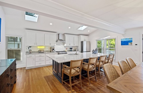 Isle of Palms House | Great IOP Palm Blvd home! Pet friendly, golf carts, steps to beach!