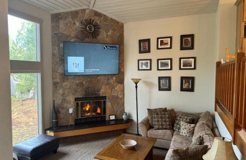 Sunriver House | Great Kitchen, AC, SHARC Access, Hot Tub, Bring Pet!