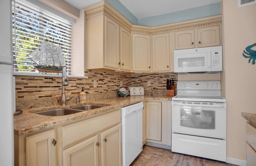 Palmetto Dunes Villa | Great location! Charming villa near beach, golf & pickleball.