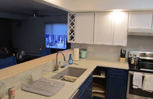 Fitzsimons Apartment | Great location. 2 Bed- 1 bath by Anschutz Medical Campus