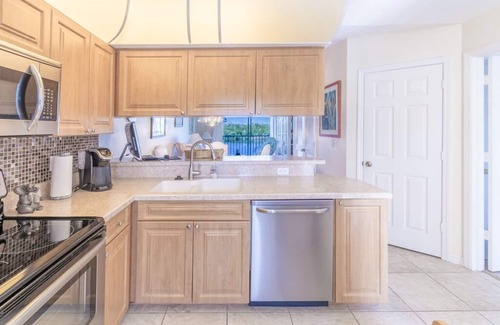 Hammock Bay Condo | Great location 5 minutes to Marco Island and many Golf Courses! Cozy 2 bedrooms