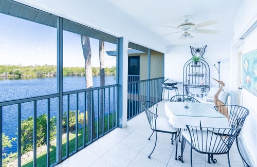Hammock Bay Condo | Great location 5 minutes to Marco Island and many Golf Courses! Cozy 2 bedrooms