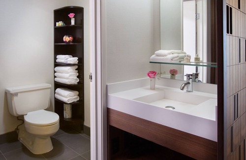 Wilburton Hotel | Great Location & Amenities! Private Parking, Outdoor Pool, Pets Allowed!